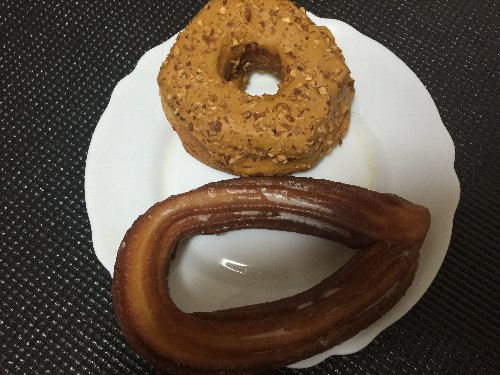 ファミマ　キャラメルチョコドーナツ
