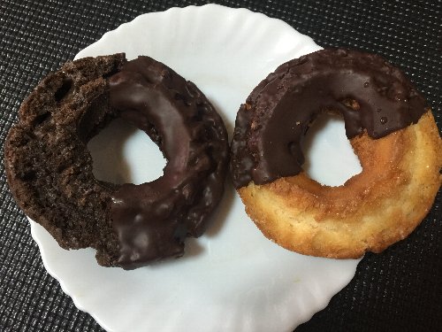 ファミマ　チョコレートドーナツ