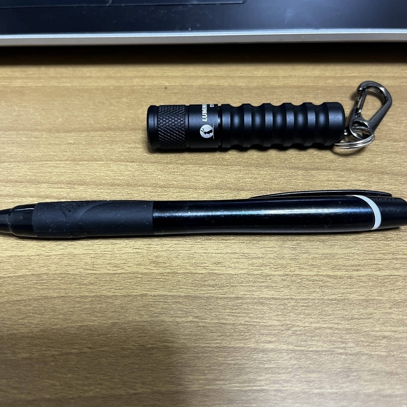小型ライトボールペンとの比較