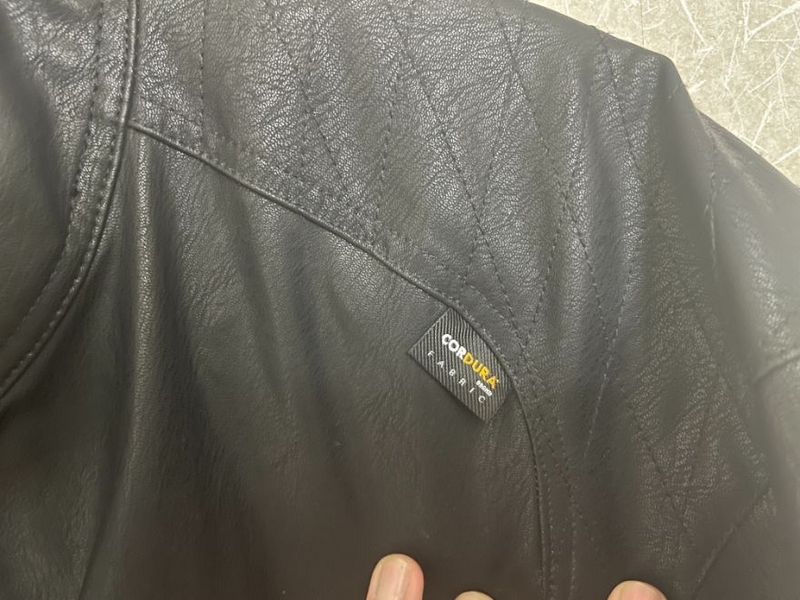 ライディングジャケット肩