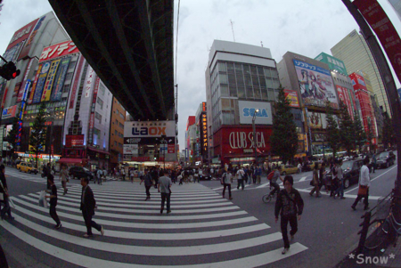 秋葉原 総武線下の横断歩道 2010-05-08 17:33:16