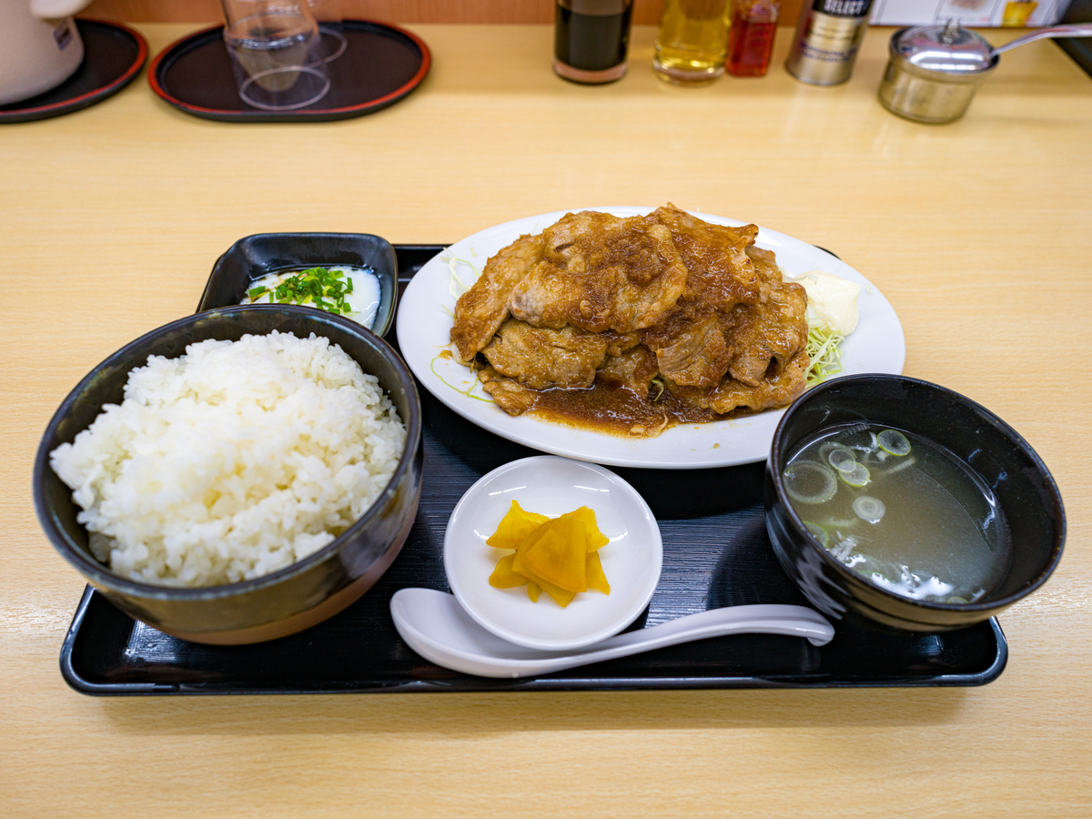 ラーメン屋さんのガッツリ「生姜焼き定食」（らーめん食堂 正味