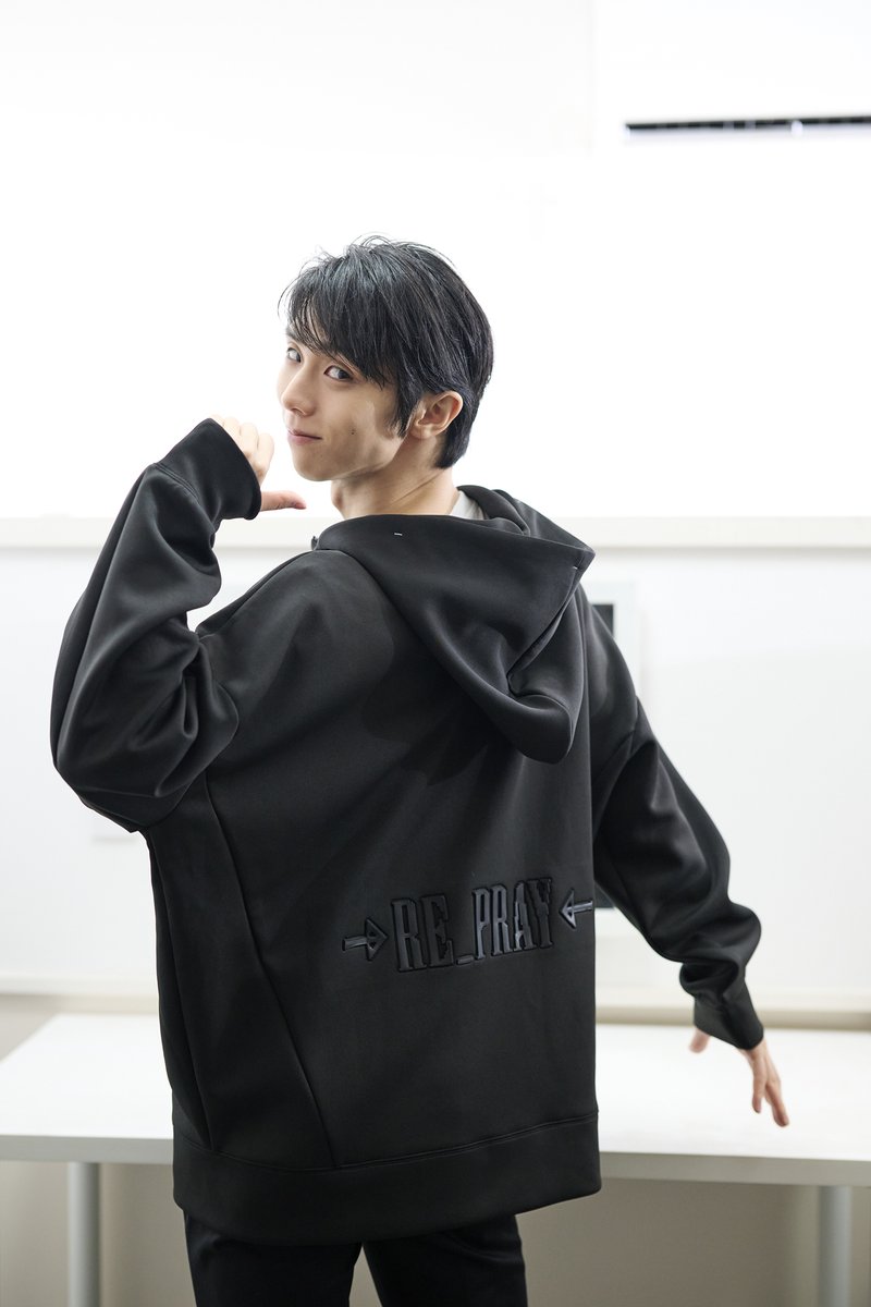 [新品未使用]羽生結弦　プロローグ　パーカー　黒、白　Mサイズ 地上波RE_PRAYドキュメンタリー】「