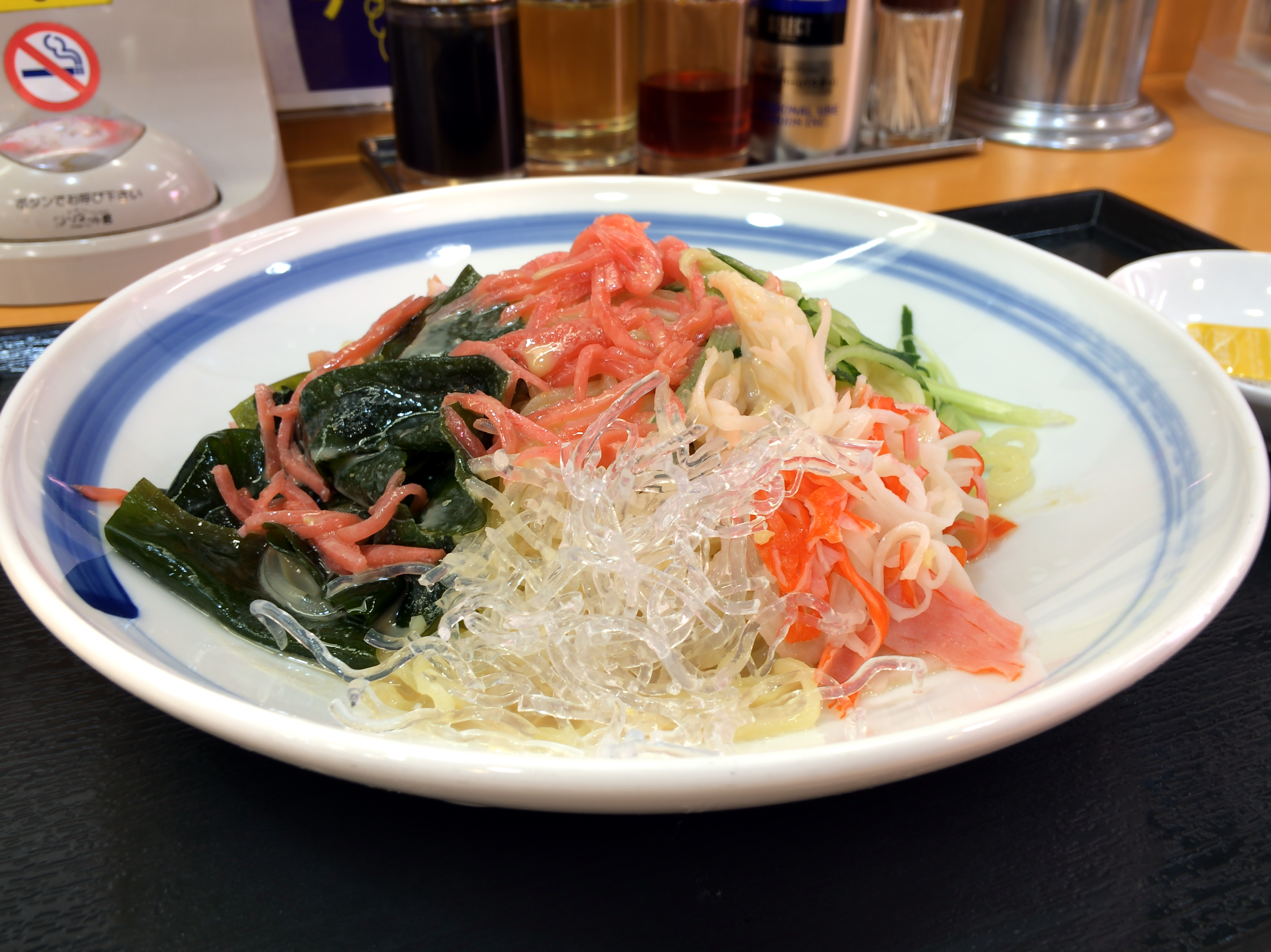 [中華東秀][冷し中華(ごま)][税込み590円][674kcal]