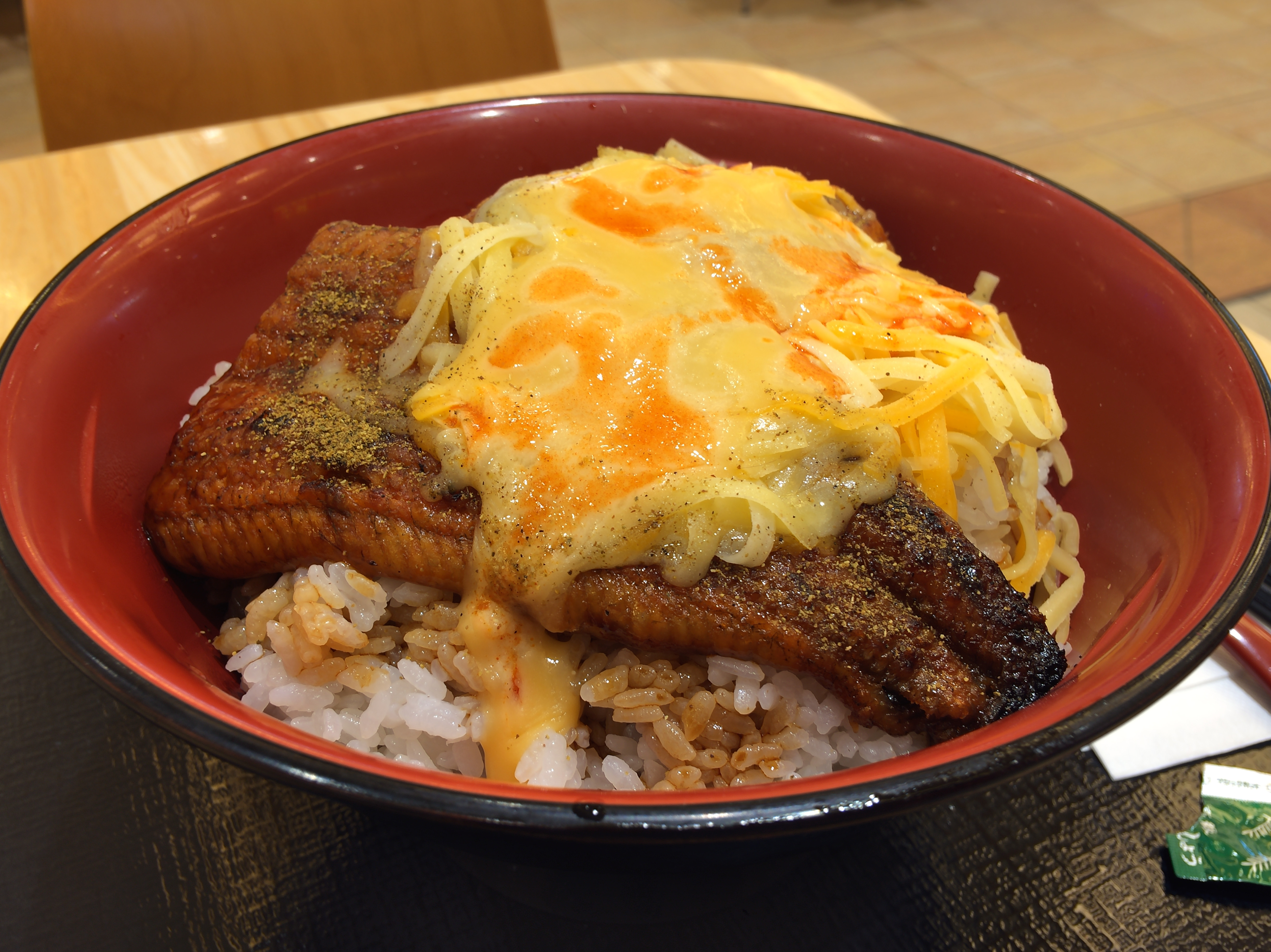 [すき家][うな丼][特盛][1190円][1085kcal][3種のチーズ][140円][180kcal]