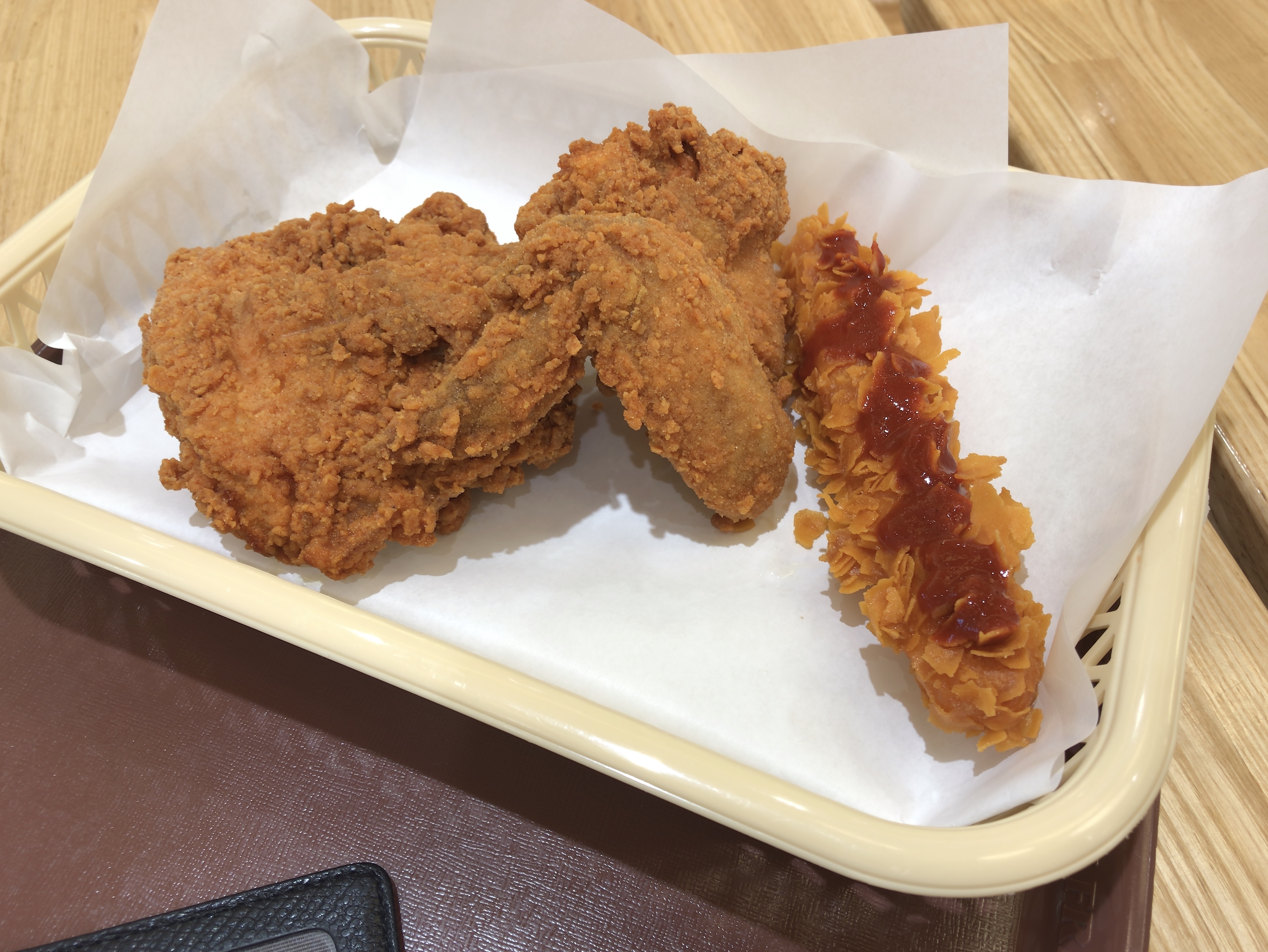 [KFC][レッドホット][シュリンプ][税込み240円][164kcal][レッドホットチキン][税込み270円][266kcal]