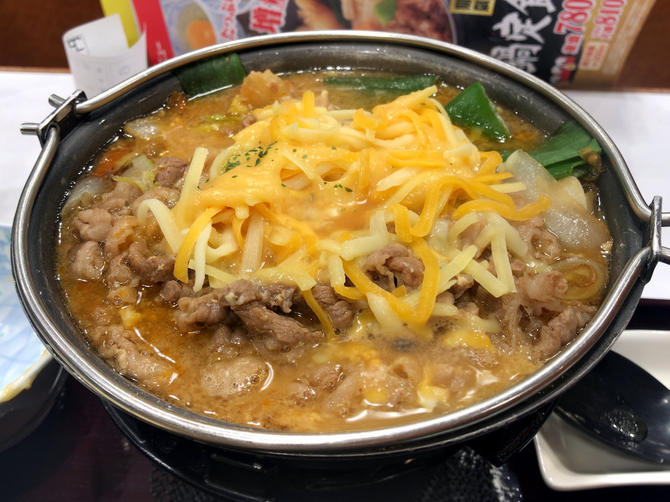 すき家 牛すき鍋定食 肉2倍盛 3種のチーズ乗せ