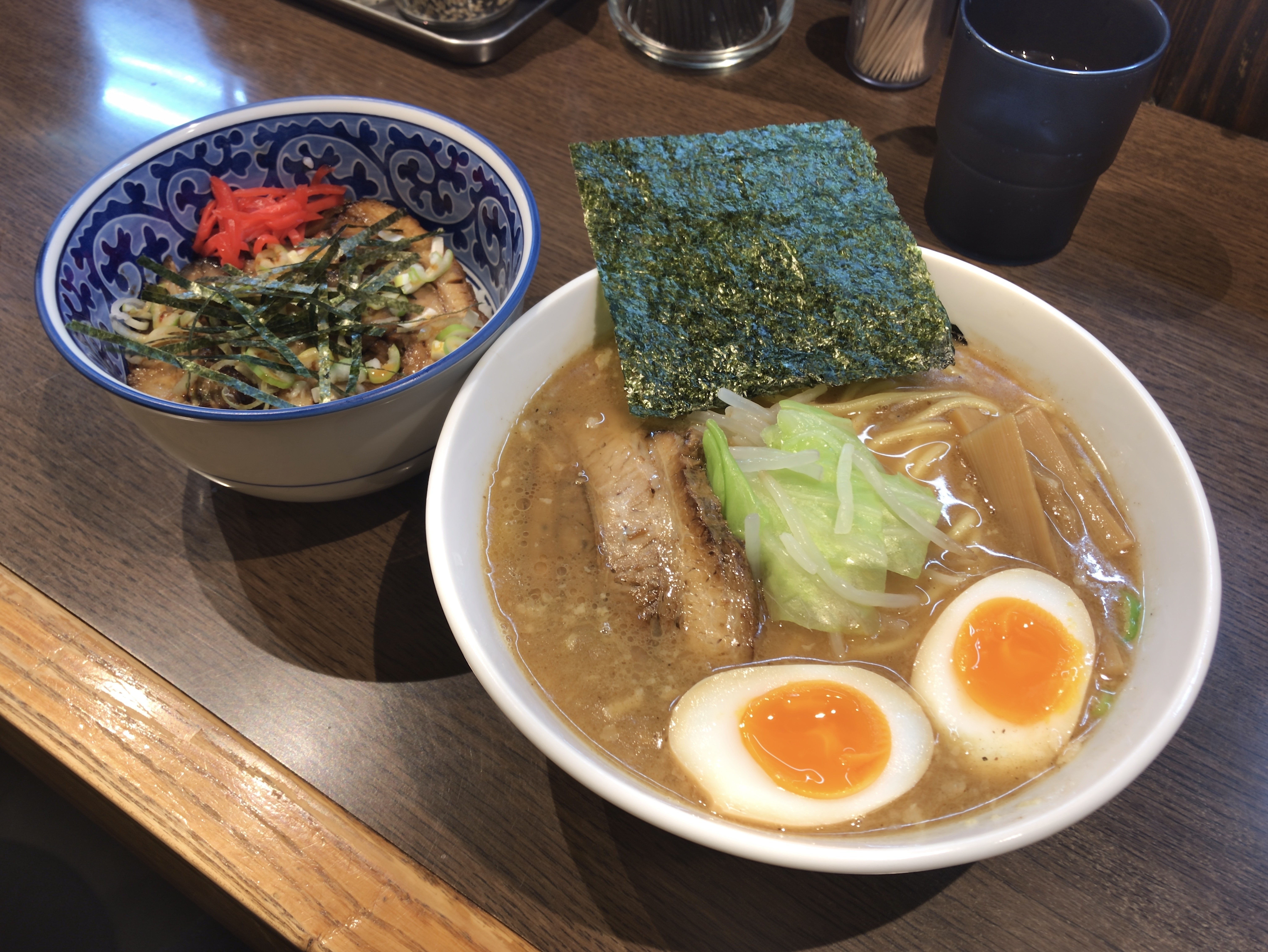 六三四屋 ラーメン 700円 味付玉子 100円 チャーシュー丼（小） 350円 （