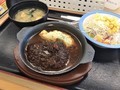 [松屋]松屋 黒毛和牛と黒豚のハンバーグ ライスセット 税込み880円 1252kcal