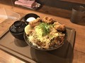 [すた丼屋]すた丼屋 唐揚げ合盛り炙りチーズ背脂黒すた丼 税込み1230円 2月1日発売