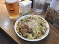 [野郎ラーメン]野郎ラーメン 豚野菜炒め焦がし醤油味メガマシ ビールメガジョッキ