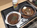 [松屋]松屋 右:ブラウンソースハンバーグ 左:デミグラスソースハンバーグ