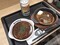 松屋 右:ブラウンソースハンバーグ 左:デミグラスソースハンバーグ