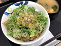[松屋]ネギ塩豚カルビ丼 大盛 税込み730円 913kcal 2023年10月3日発売
