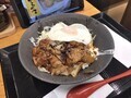 [からやま]目玉焼きのせしょうが焼き丼 税込み759円 2024年7月17日発売