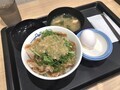 [松屋]ネギ塩厚切り豚カルビ丼 税込み690円 912kcal 2024年10月15日発売