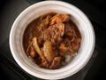 [松屋]ごろごろ煮込みチキンカレー 税込み780円 889kcal KFC 激辛ソース 丼盛り