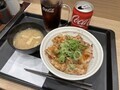 [松屋]炙り十勝豚丼 税込み930円 1166kcal 2024年11月19日発売 コカ・コーラ 100円