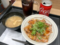 [松屋]炙り十勝豚丼 税込み930円 1166kcal 2024年11月19日発売 コカ・コーラ 100円