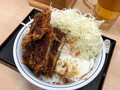 [かつや]ど真ん中ベーコンエッグソースカツ丼 中身