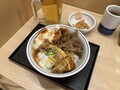 [かつや]牛・豚・鶏のトリプルカツ丼H（ヘビー） 税込み979円 2025年1月10日発売