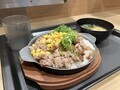 [松屋]鉄皿牛肉バターライス 大盛 税込み780円 1205kcal 2025年3月25日発売