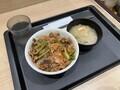 [松屋]牛焼肉ピリ辛炒め丼 税込み690円 781kcal 2025年4月15日発売
