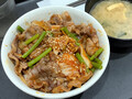[松屋]牛焼肉ピリ辛炒め丼 税込み690円 781kcal 2025年4月15日発売