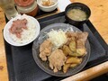 [からやま]にんにくからあげとガリバタ焼き定食 税込み979円 2025年4月18日発売