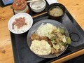 [からやま]生姜醤油からあげのタルタル回鍋肉定食 税込み979円 2025年5月16日発売