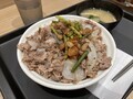 [松屋]焦がしにんにく牛バラ焼丼 大盛 税込み910円 1326kcal 2025年5月27日発売