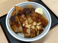 [かつや]トンテキとチキンカツの合い盛り丼 キャベツ抜き 税込み979円
