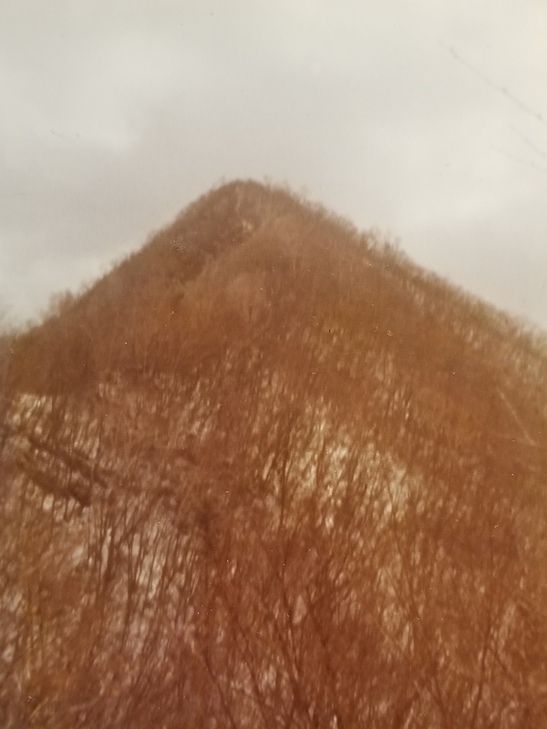茅が岳を望む