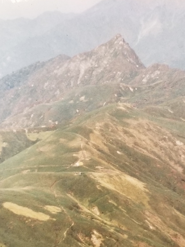 蓬峠と岩峰　大源太山