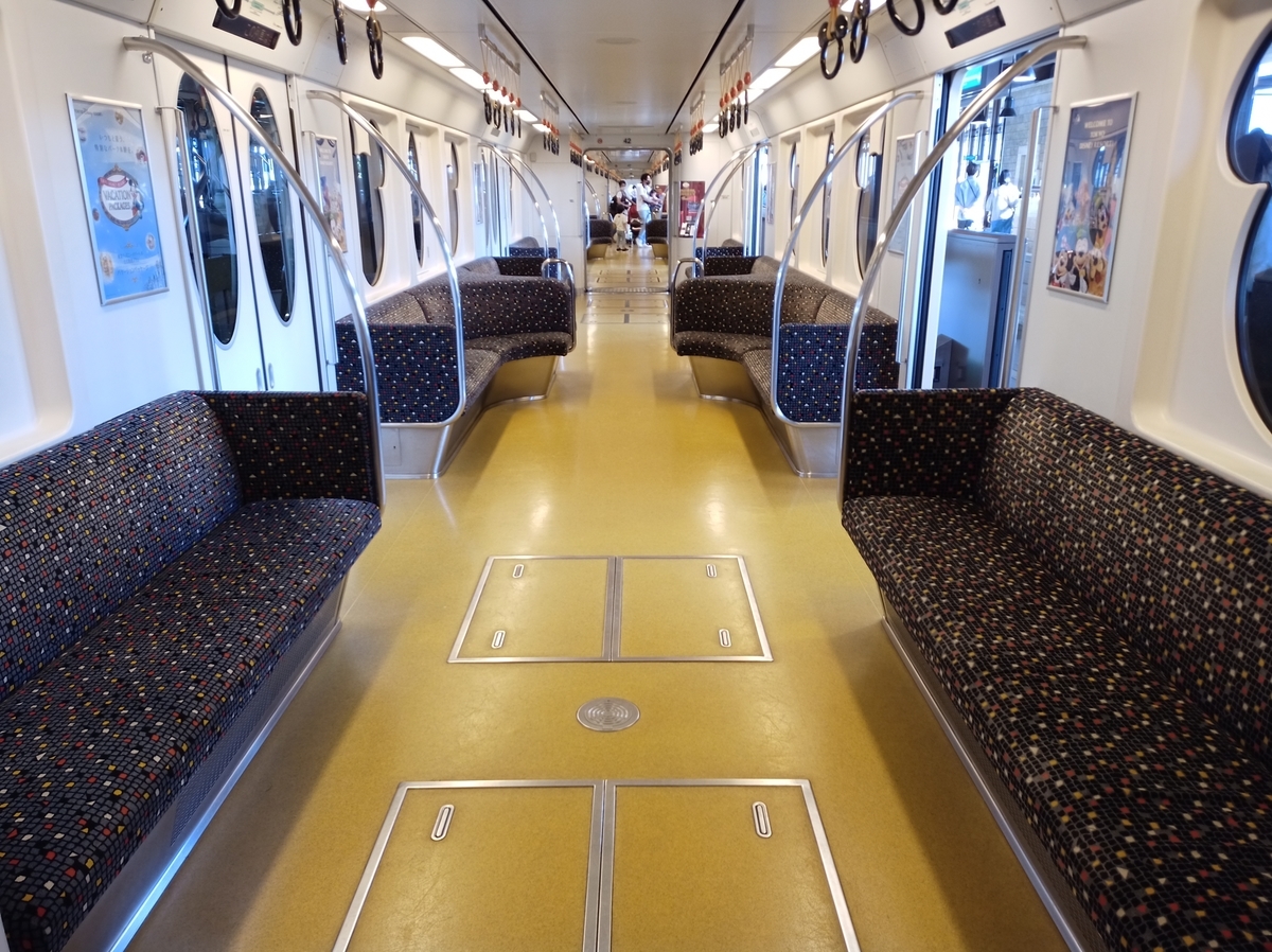 駅でキャラグリ?!]リゾートラインの新型車両初乗車@ディズニー