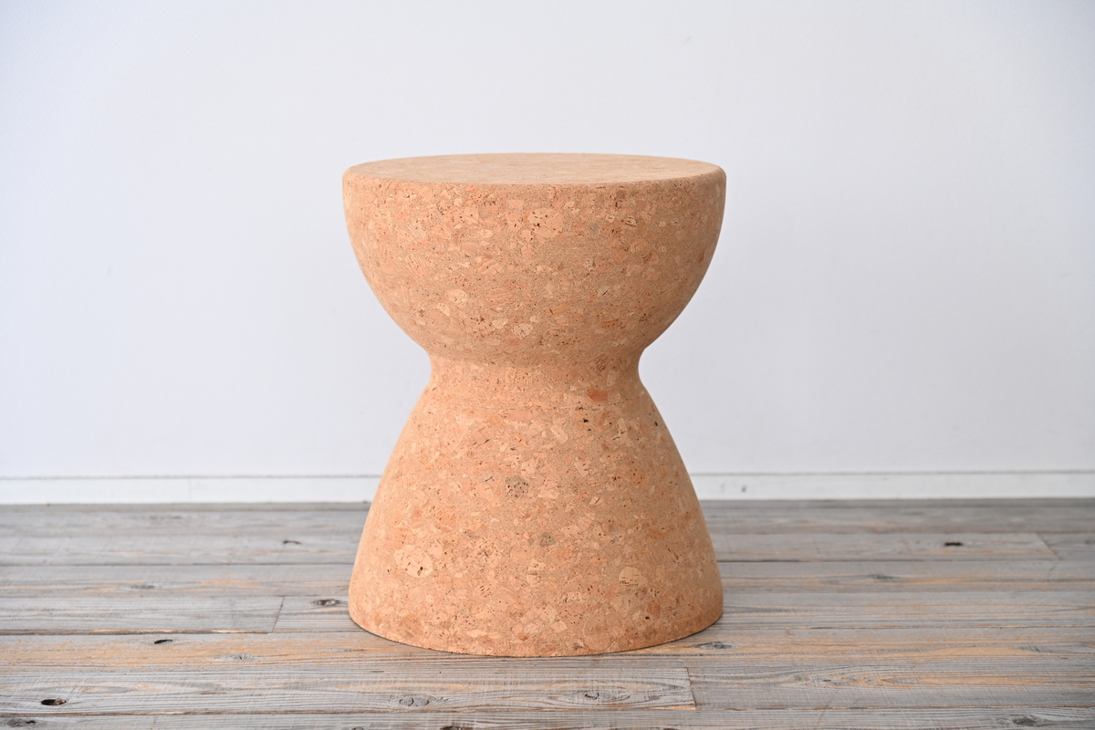 コルク製の椅子（スツール）】快適さと持続可能性の完璧なバランス