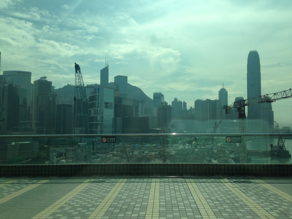 目をつぶらない