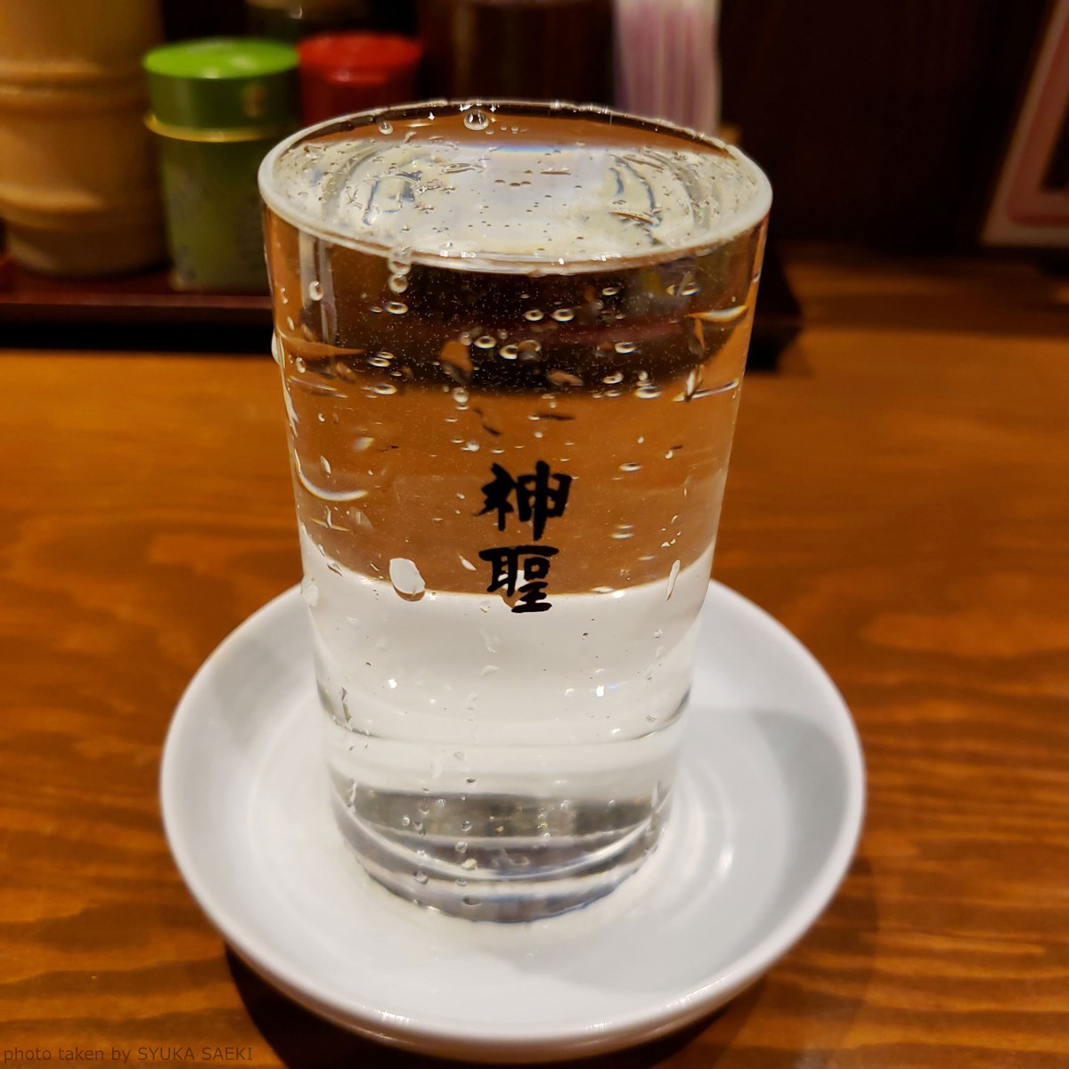 <img src=”kyoto.jpg” alt=”コップに注がれた日本酒”/>