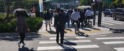 自転車の脇を通行するとき
