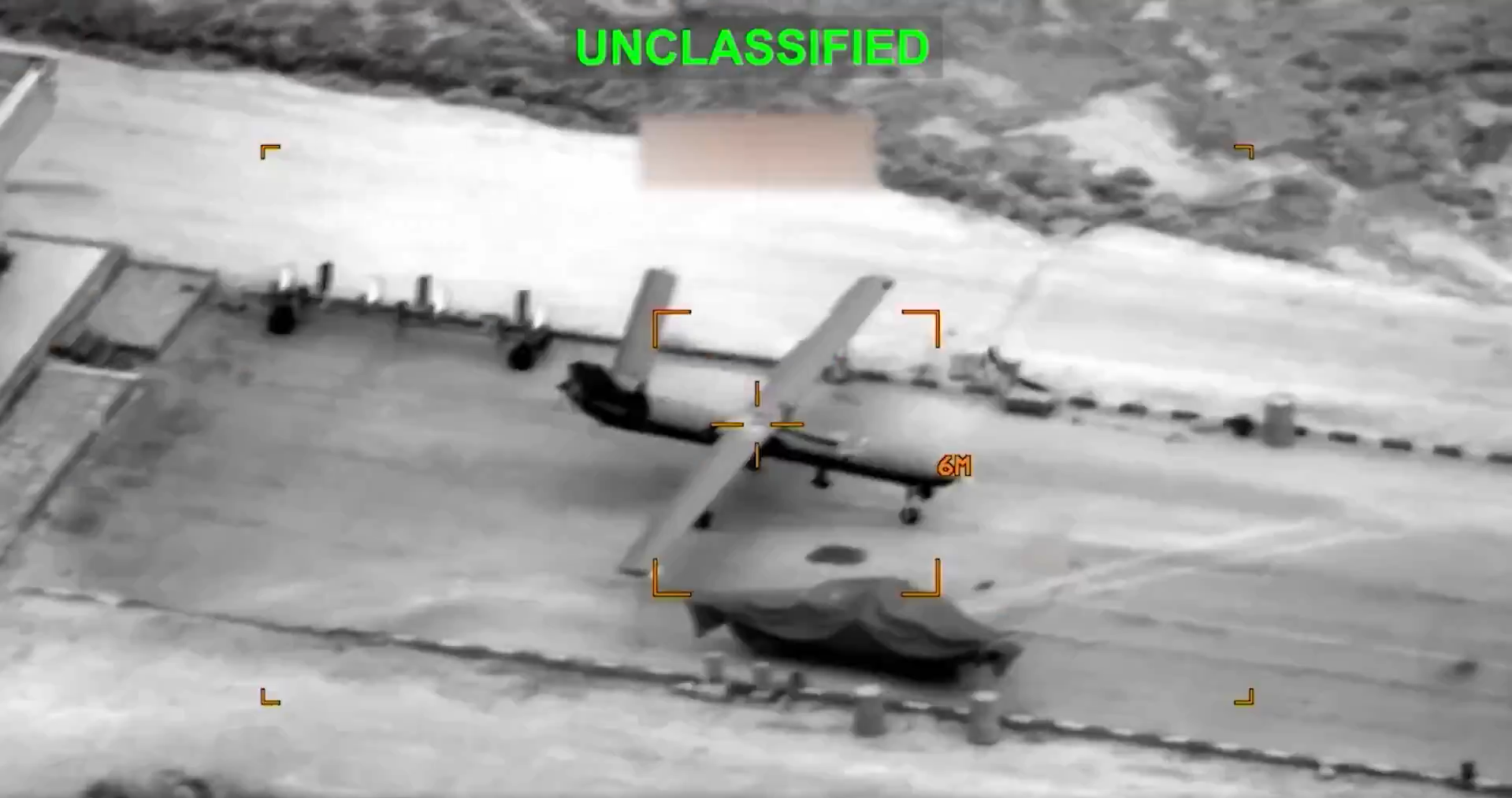 Operation Epic Furyアーチェリーゲーム風画面直後の爆撃画像（ホワイトハウス公式Xポスト動画2026年3月13日より引用）