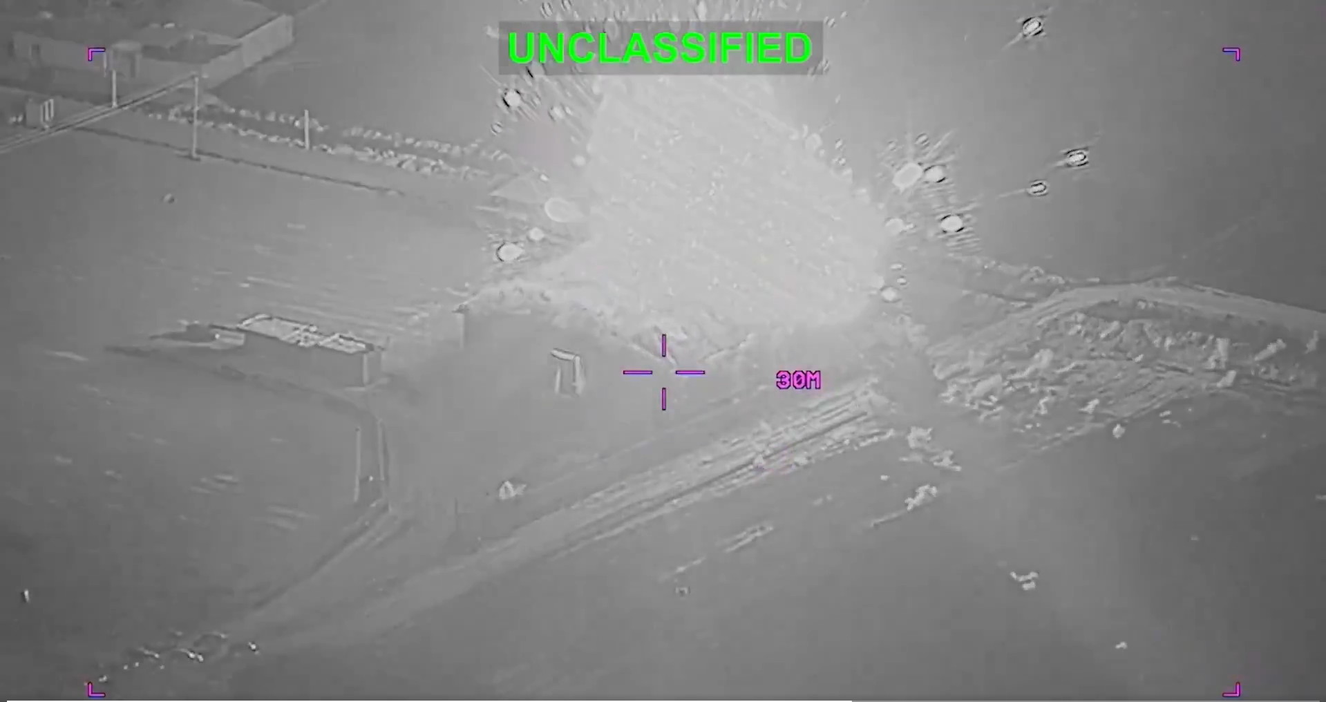 Operation Epic Furyバスケットボールゲーム風画面からの爆撃画像（ホワイトハウス公式Xポスト動画2026年3月13日より引用）