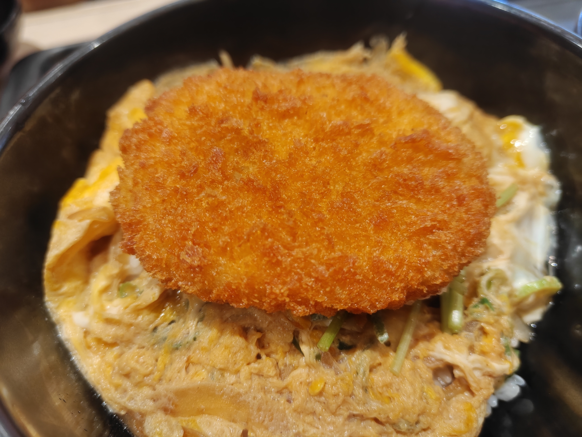 松のやコロッケ玉子丼実物画像