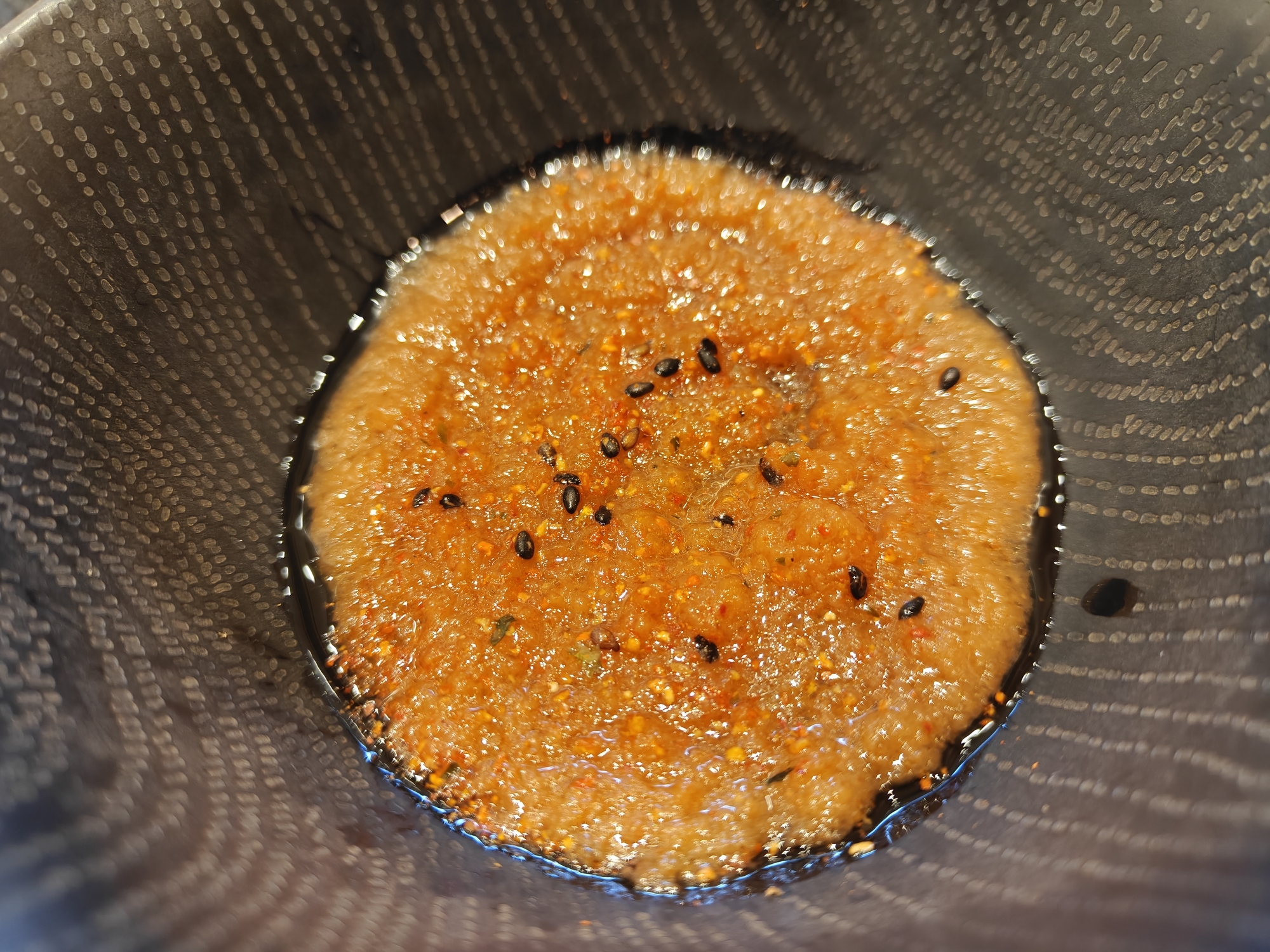 にんじんドレッシング＋七味とうがらしによるキャロットチリソース 松のや