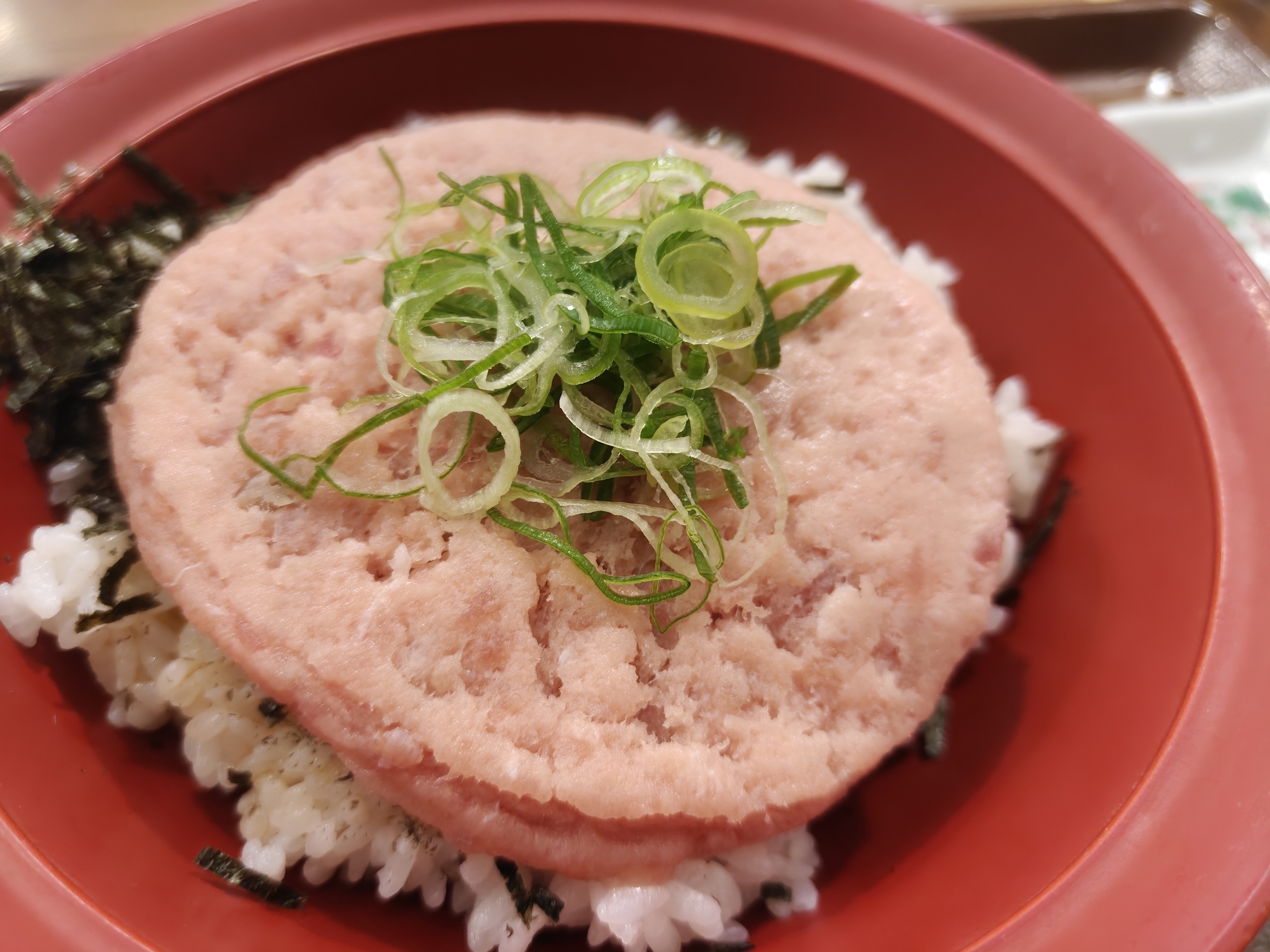 2026年4月 すき家 まぐろたたき丼 フリスビー丼 実物画像