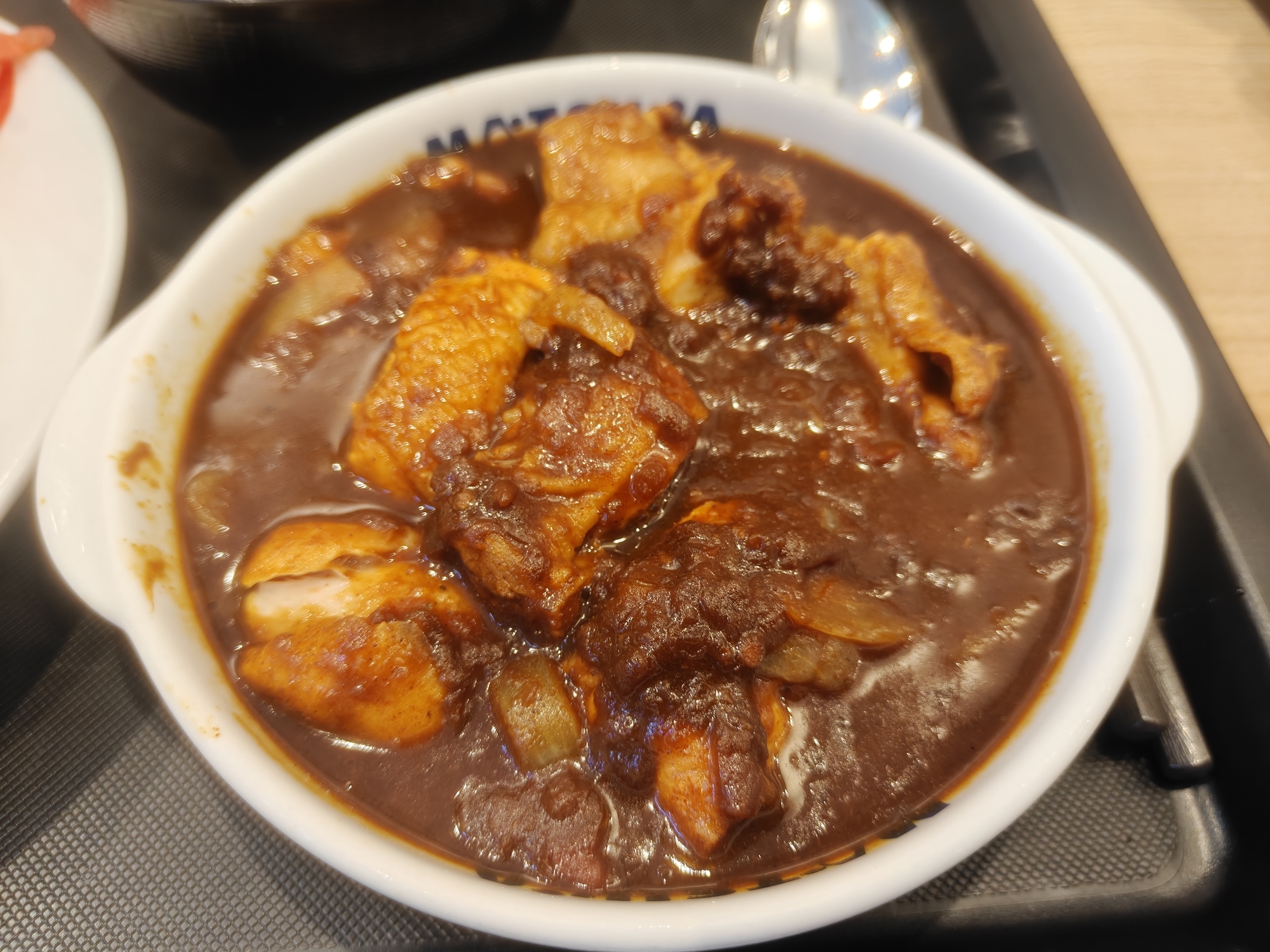 松屋 期間限定メニュー ごろごろ煮込みチキンカレー 単品 拡大 実物画像
