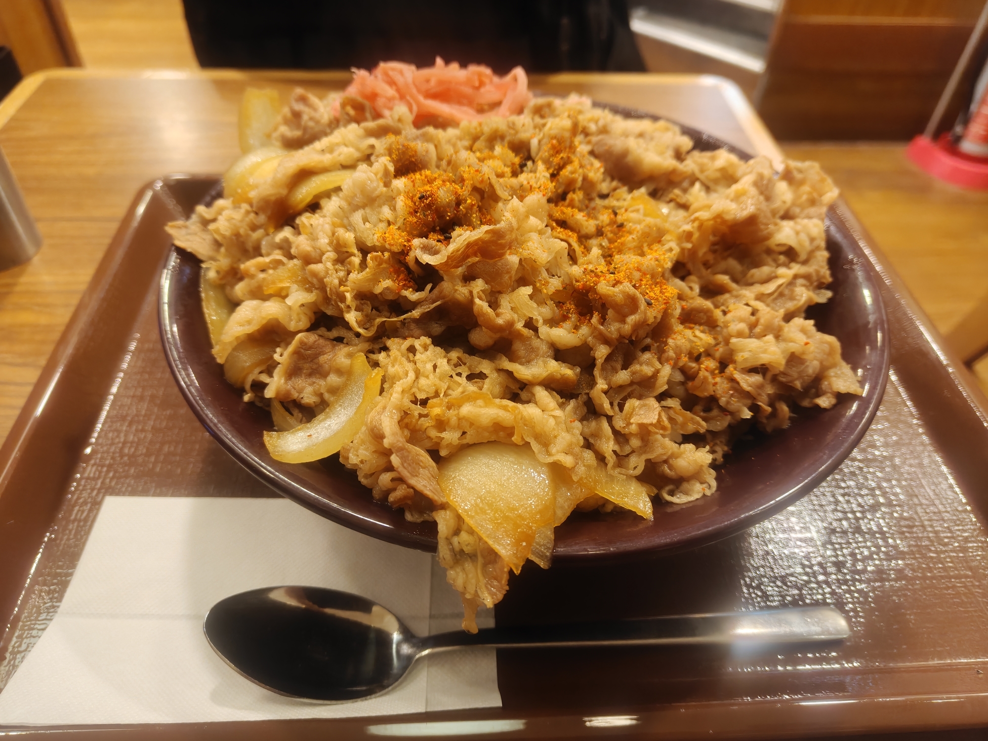 すき家キング牛丼2026年4月紅しょうが付き全体画像実物 肉6倍1.1kg超