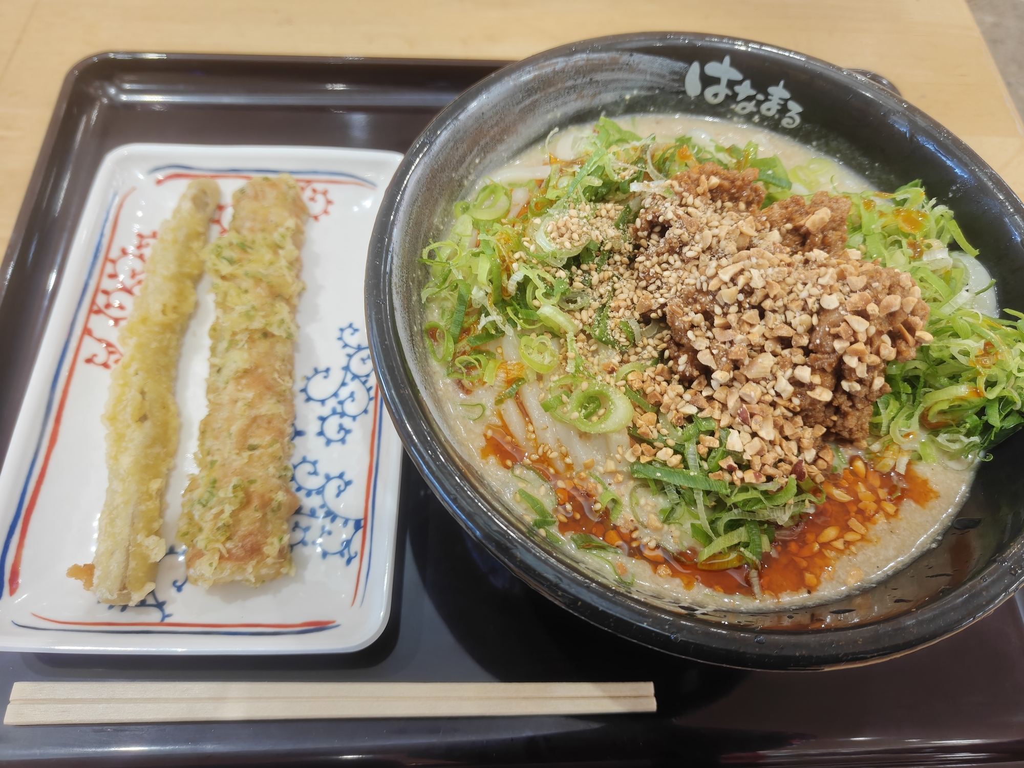 はなまるうどん 冷やし白ごま担々うどん 実物全体
