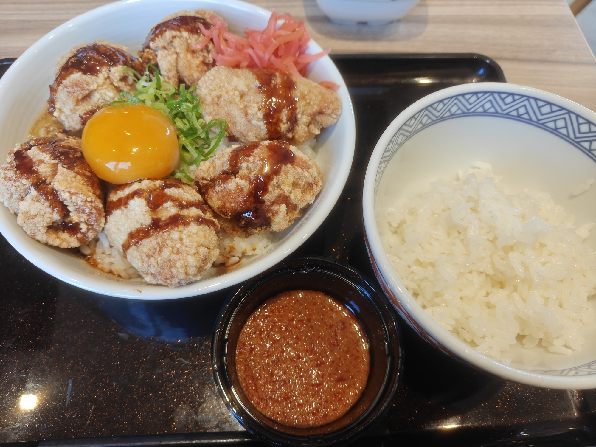 吉野家 にんにくマシマシから揚げ超特盛丼 2026年6月 実食レビュー 全体