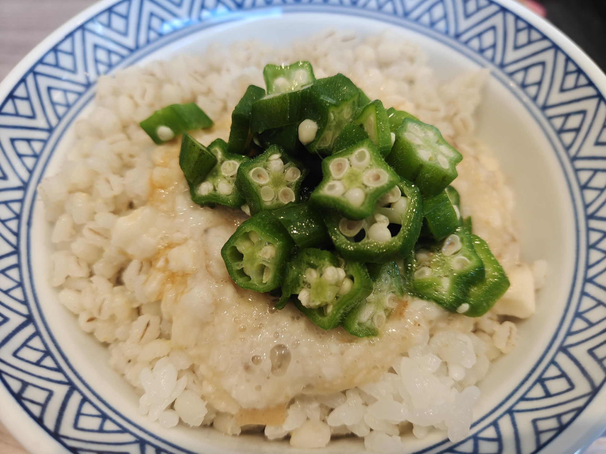 2026年6月 期間限定 吉野家 麦とろ牛皿御膳 麦飯にオクラとろろ