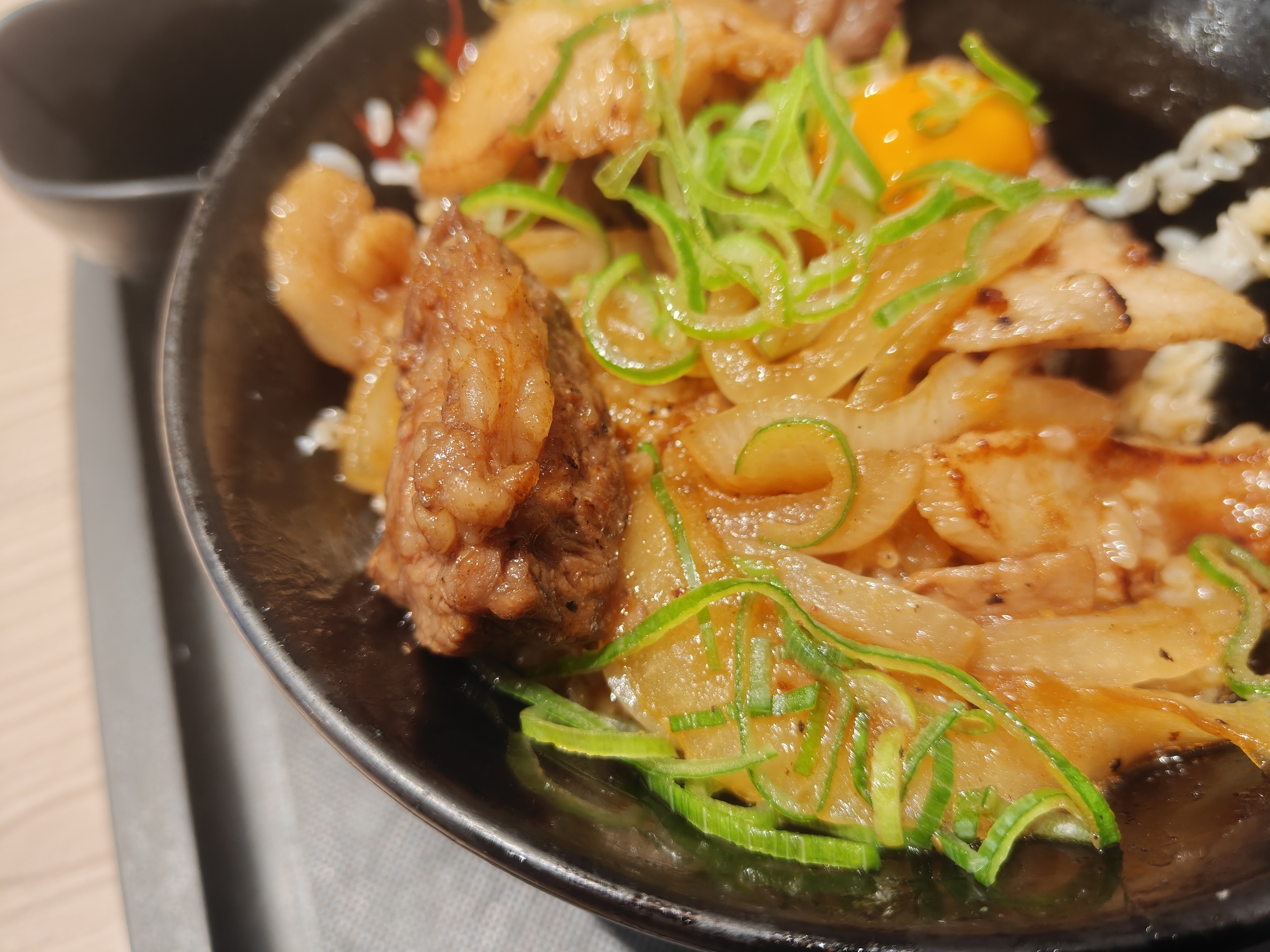 2026年6月 期間限定 すた丼 厚切りコンビすたみな焼肉丼 実食レビュー カルビ厚さ検証